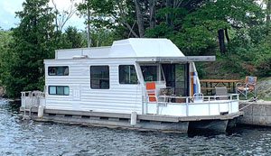 Sundance 36 foot houseboat for sale in the Bobcaygeon area  of Ontario, Canada.