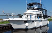 1989 Carver 3207 Aft Cabin Motor Yacht sold by a marine boat and yacht broker in the Pickering, Whitby, Bowmanville, Peterborough, Belleville, Trenton and Brighton areas of  Ontario, Canada.